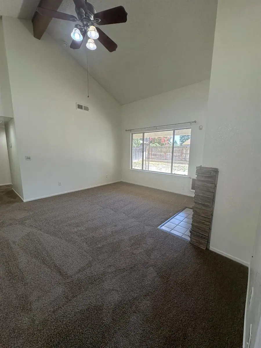 5183 W Palo Alto Avenue, Fresno, CA 93722 - #3