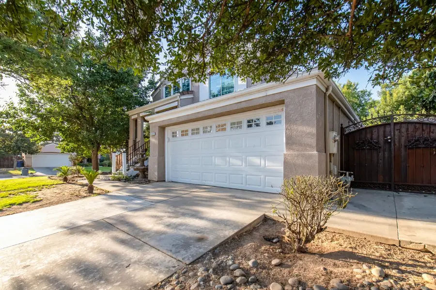 2425 E Houston Avenue, Fresno, CA 93720 - #2