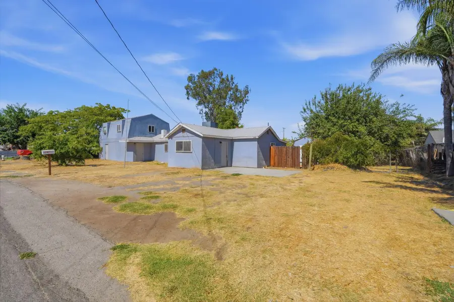 749 S 11th 1/2 Avenue, Hanford, CA 93230 - #3