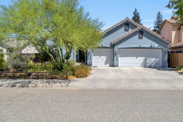 1138 E Pinehurst Avenue, Fresno, CA 93730