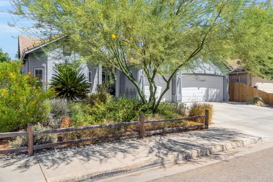 1138 E Pinehurst Avenue, Fresno, CA 93730 - #2
