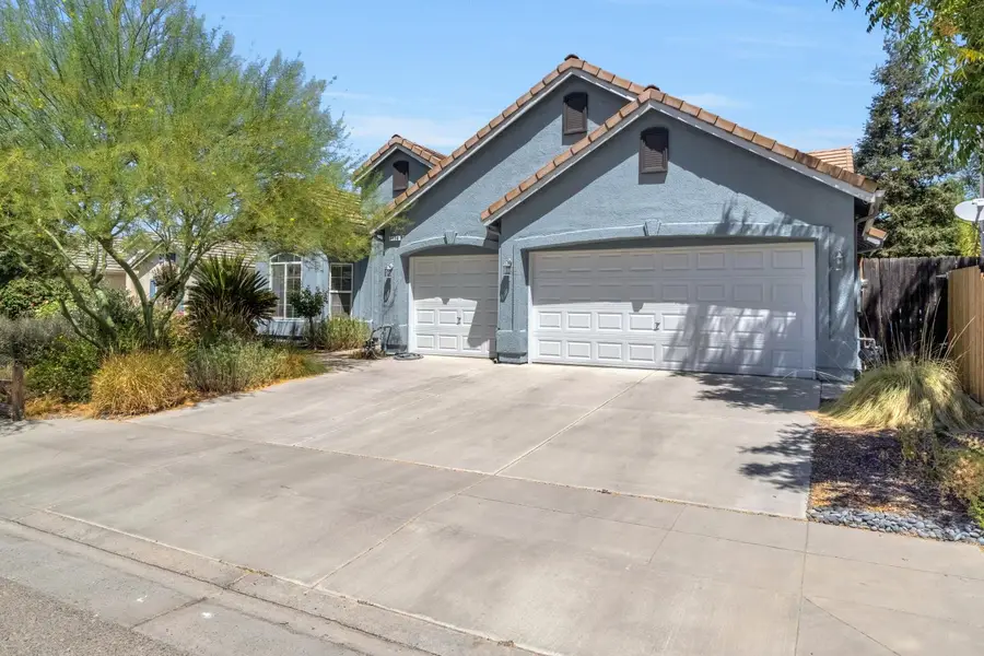 1138 E Pinehurst Avenue, Fresno, CA 93730 - #3