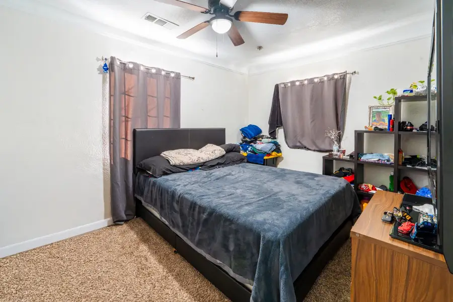 1413 W Fountain Way, Fresno, CA 93705 - #2