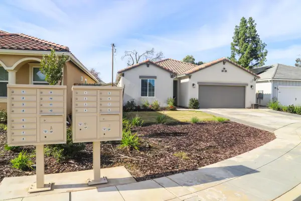 2040 Descanso, Clovis, CA 93619