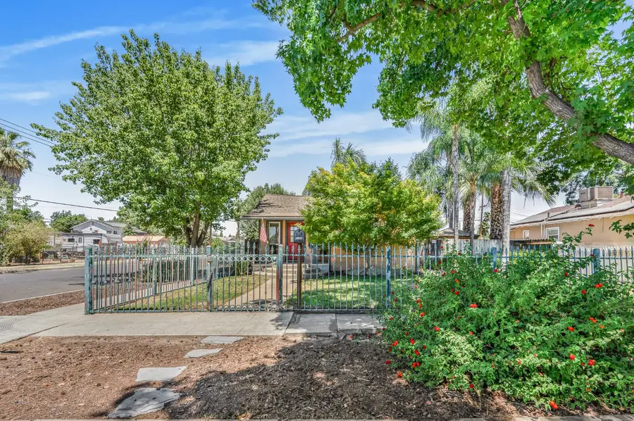 1107 E Brown Avenue, Fresno, CA 93704 - #2