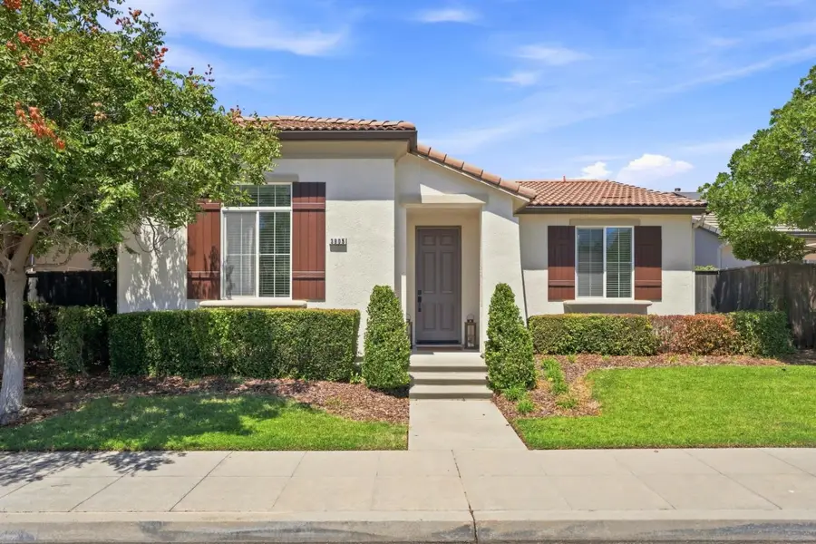 3905 Richmond Avenue, Clovis, CA 93619 - #2