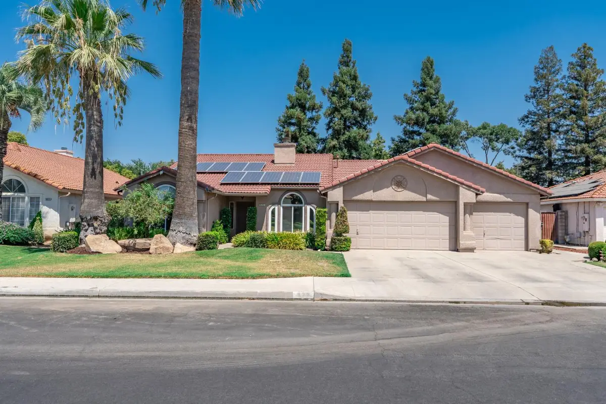 923 Oak Avenue, Clovis, CA 93611 - #1