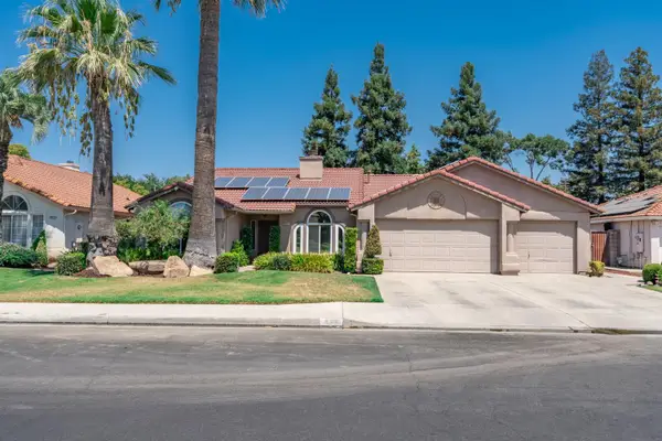 923 Oak Avenue, Clovis, CA 93611
