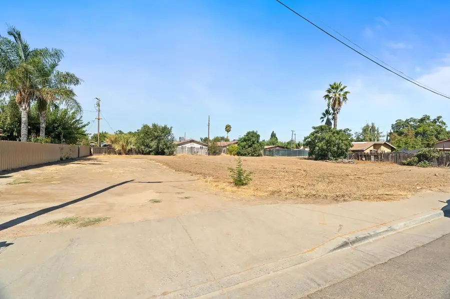 424 Wallace, Madera, CA 93638 - #2