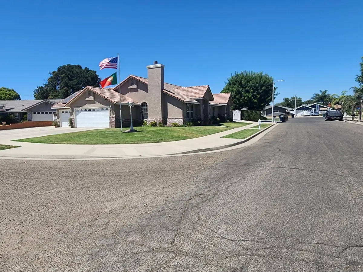 1717 E Ash Avenue, Tulare, CA 93274 - #1