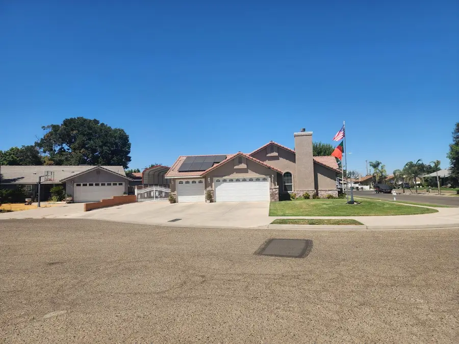 1717 E Ash Avenue, Tulare, CA 93274 - #3
