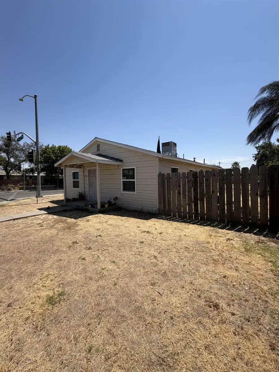 1130 E Cleveland Avenue, Madera, CA 93638 - #2