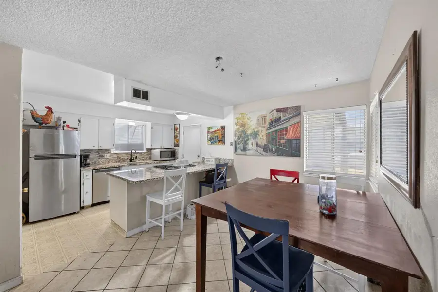 179 W Norwich Avenue, Clovis, CA 93612 - #3
