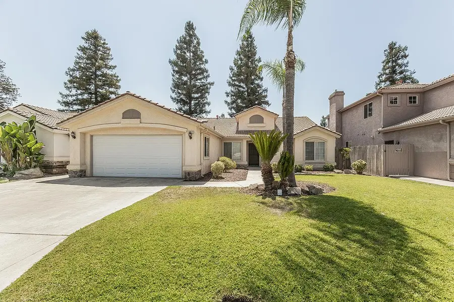 6023 W Alluvial Avenue, Fresno, CA 93722 - #2
