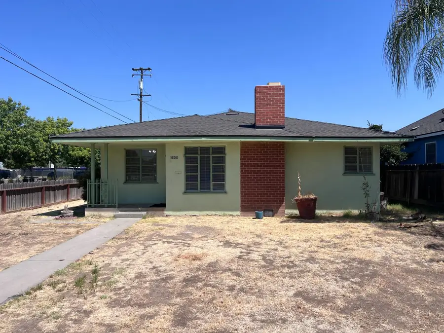 2905 E Lamona Avenue, Fresno, CA 93703 - #2