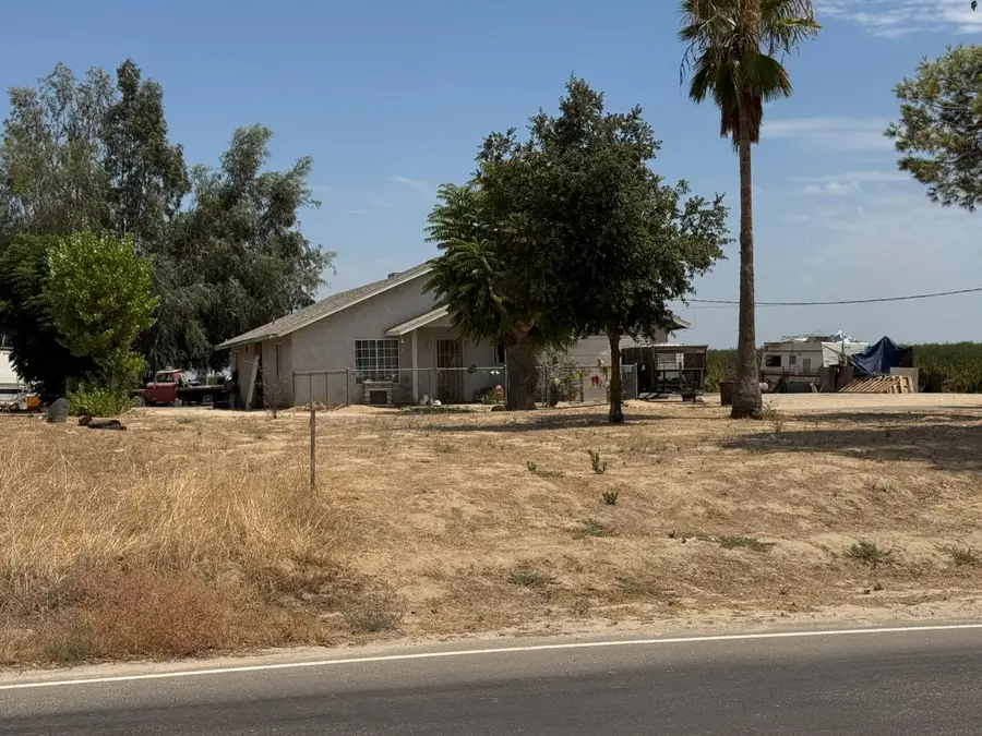 12482 S Chestnut Avenue S, Fresno, CA 93725 - #2