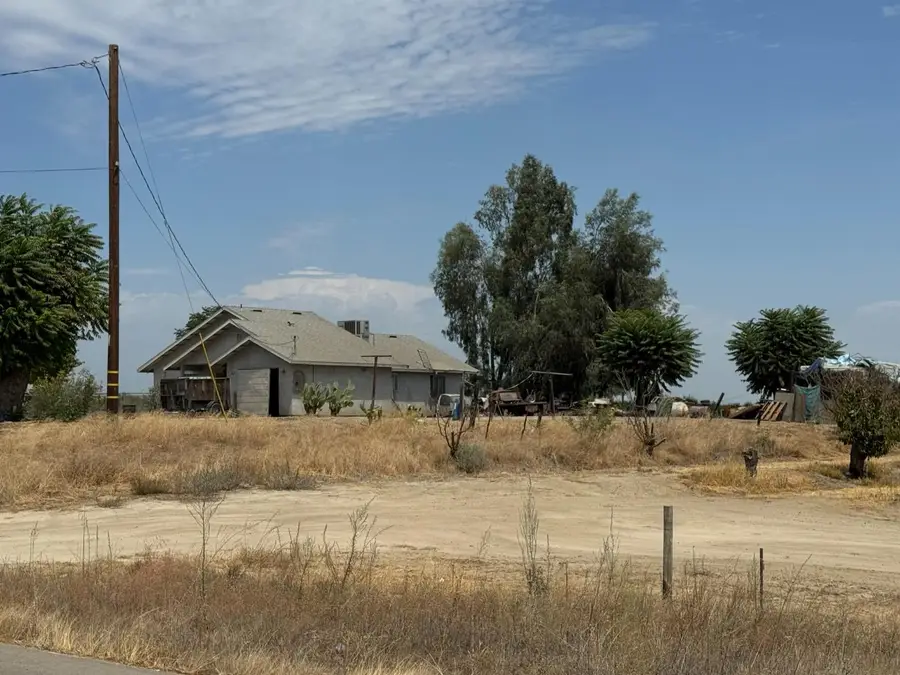 12482 S Chestnut Avenue S, Fresno, CA 93725 - #3