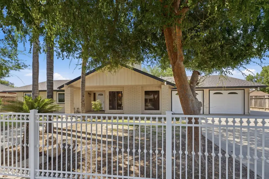 2577 W Noble, Caruthers, CA 93609 - #3