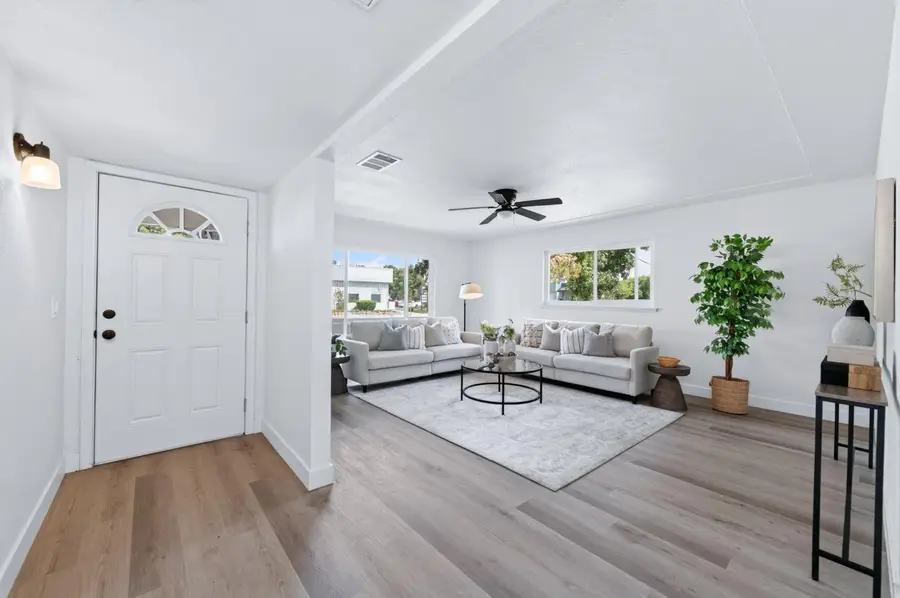 210 Sunnyside Avenue, Clovis, CA 93611 - #2