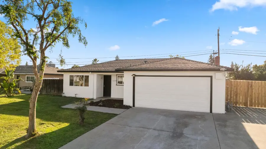 3298 Claremont Avenue, Clovis, CA 93611 - #3