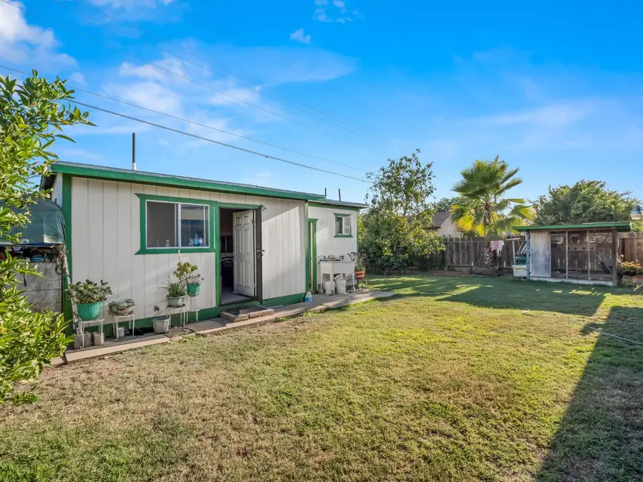 8675 E Khan Street, Selma, CA 93662 - #3