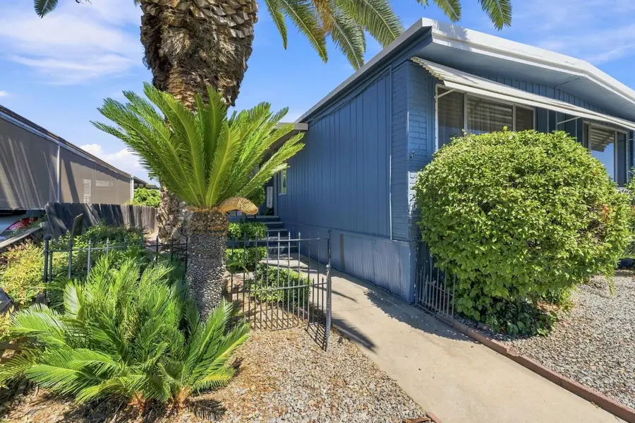 221 W Herndon Avenue #9, Pinedale, CA 93650 - #2