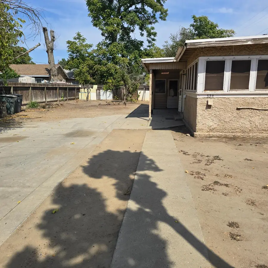 534 N Clark Street, Fresno, CA 93701 - #2