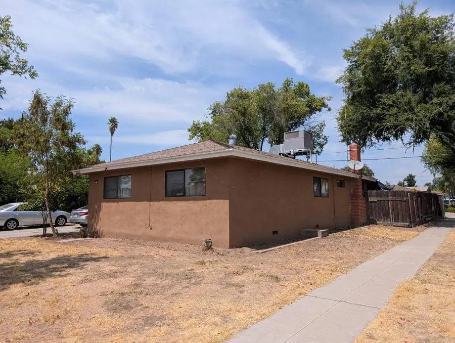 4895 E Oslin Avenue, Fresno, CA 93727 - #2