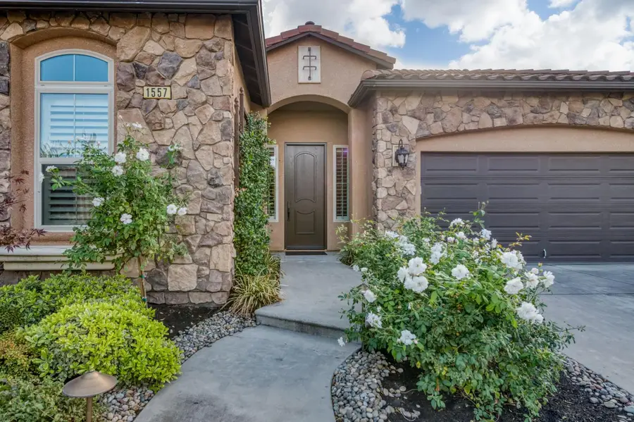 1557 E Via Estrella Dr, Fresno, CA 93730 - #2