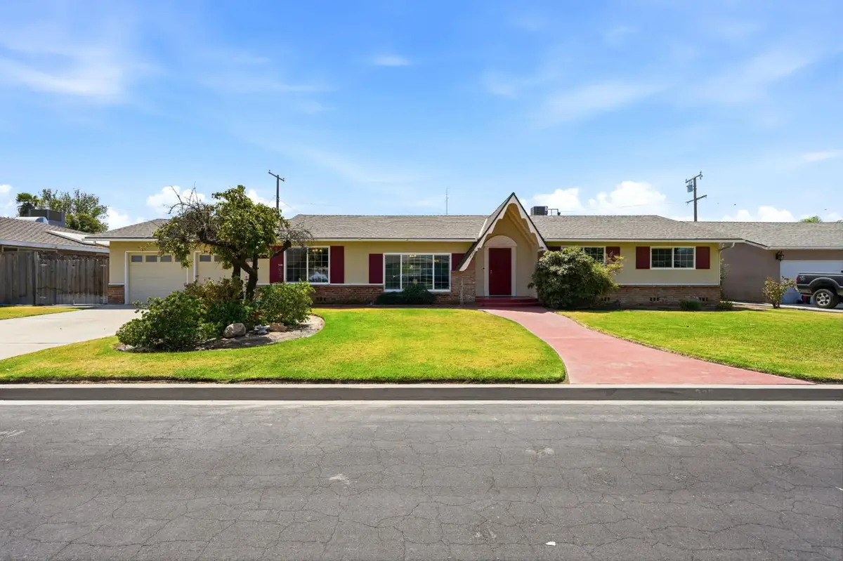 335 E Sycamore Drive, Hanford, CA 93230 - #1