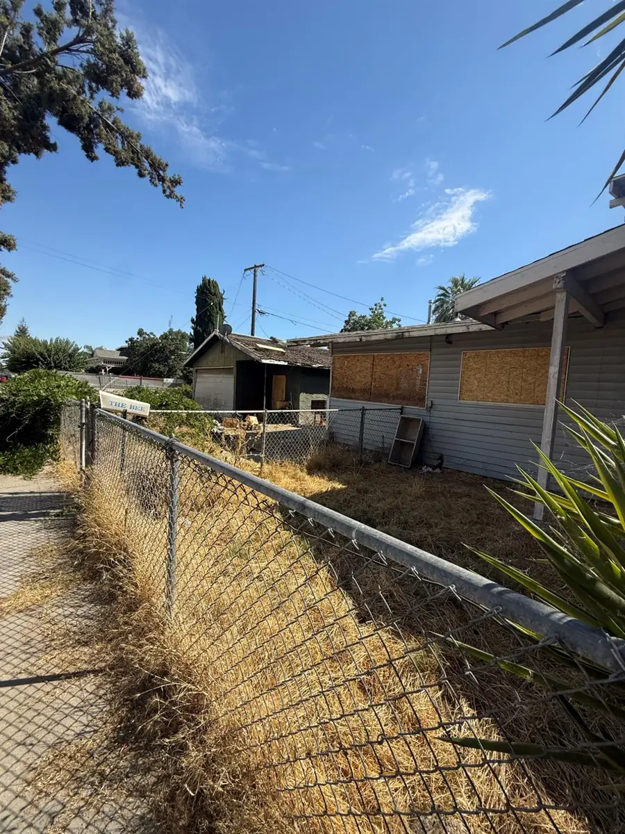 2064 3rd Street, Selma, CA 93662 - #3