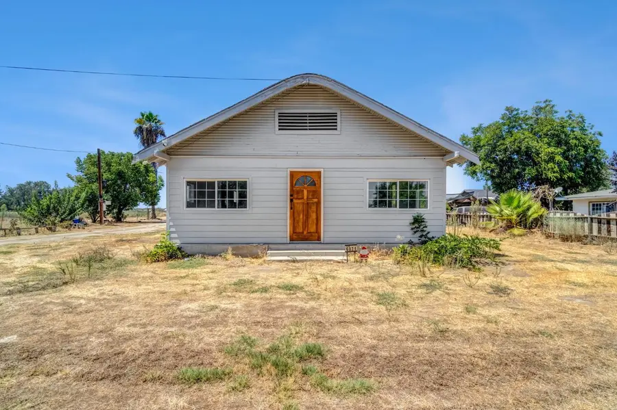 6071 S Clara, Fresno, CA 93706 - #2
