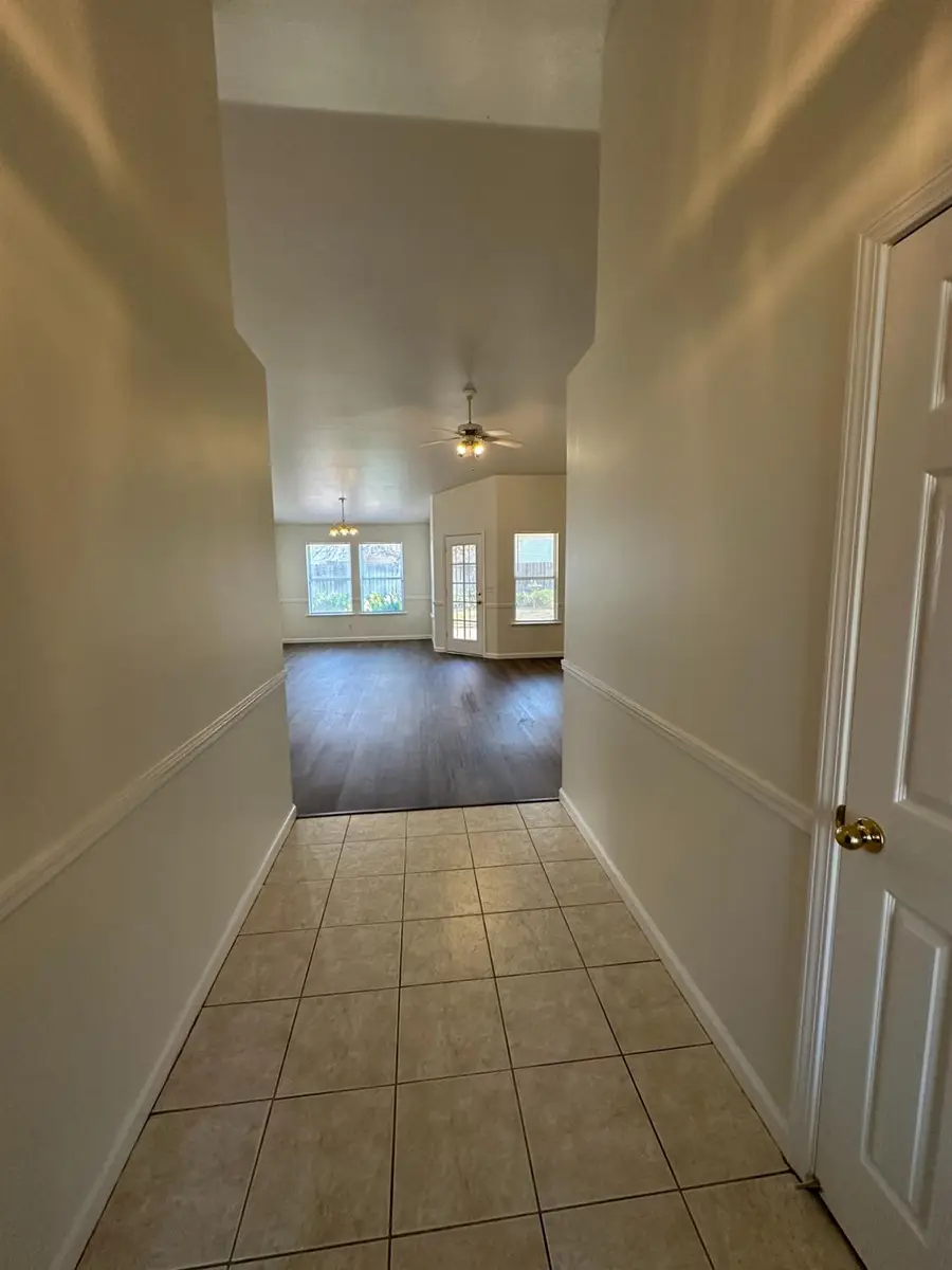 6678 N Western Avenue, Fresno, CA 93722 - #2