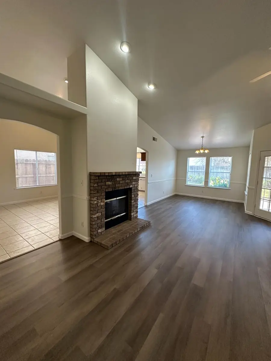 6678 N Western Avenue, Fresno, CA 93722 - #3