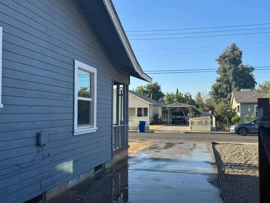 575 W Weldon Avenue, Fresno, CA 93705 - #3