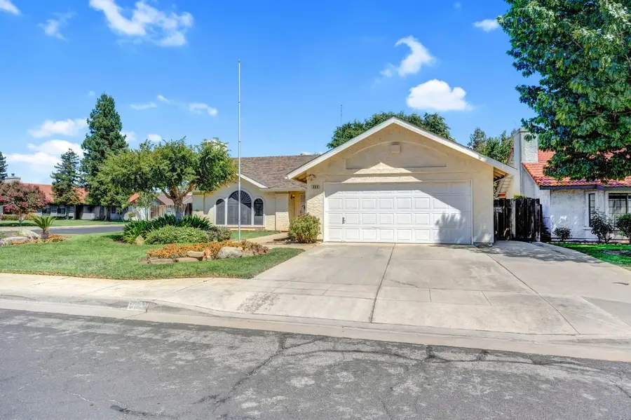 689 N Stanford Avenue, Clovis, CA 93611 - #2