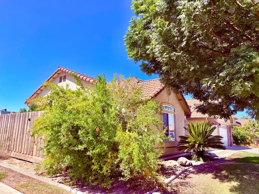 2105 Charlie Chambers Drive, Hanford, CA 93230 - #3