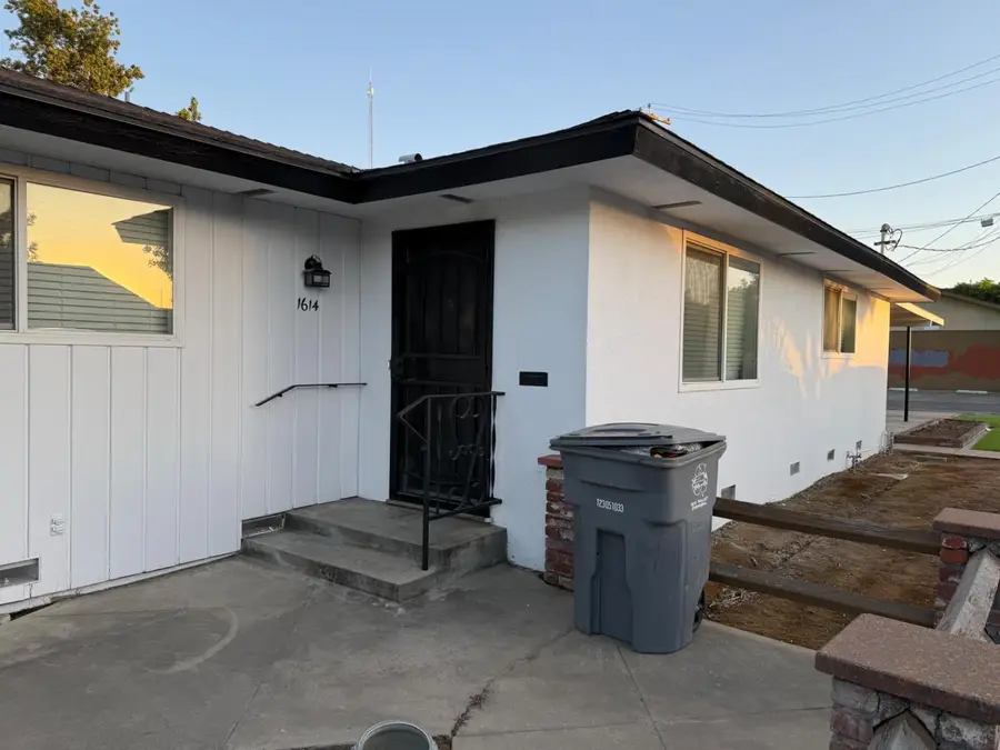1205 F Street, Reedley, CA 93654 - #2