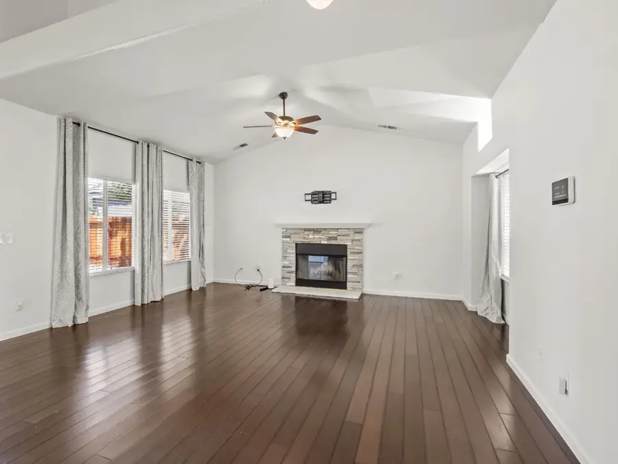 1897 Goshen Avenue, Clovis, CA 93611 - #2