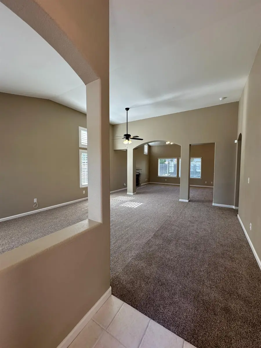 2136 E Turnberry Avenue, Fresno, CA 93730 - #2