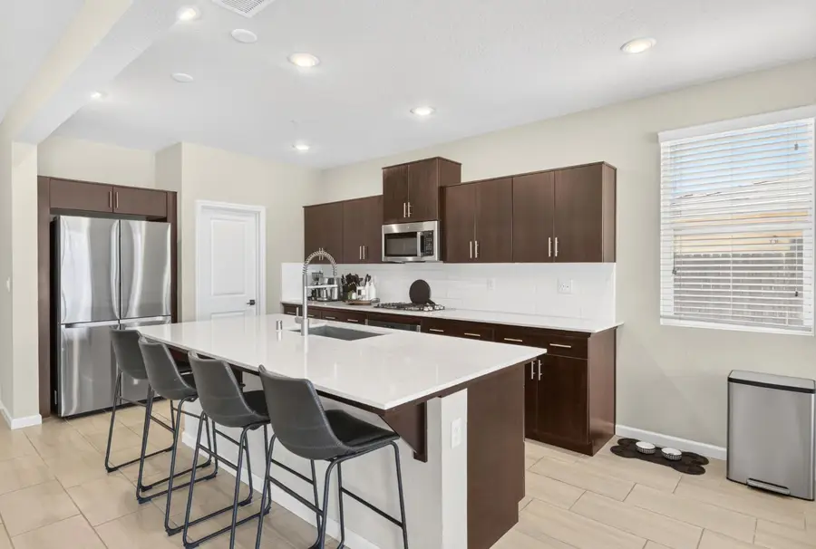 987 Groveland Avenue W, Madera, CA 93636 - #3