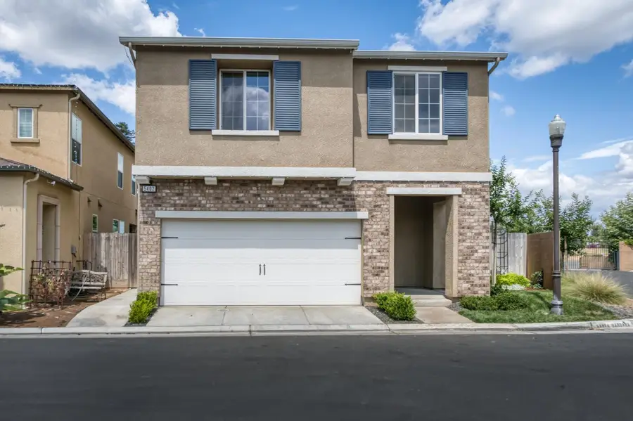 5402 W Santa Barbara Drive, Fresno, CA 93722 - #3