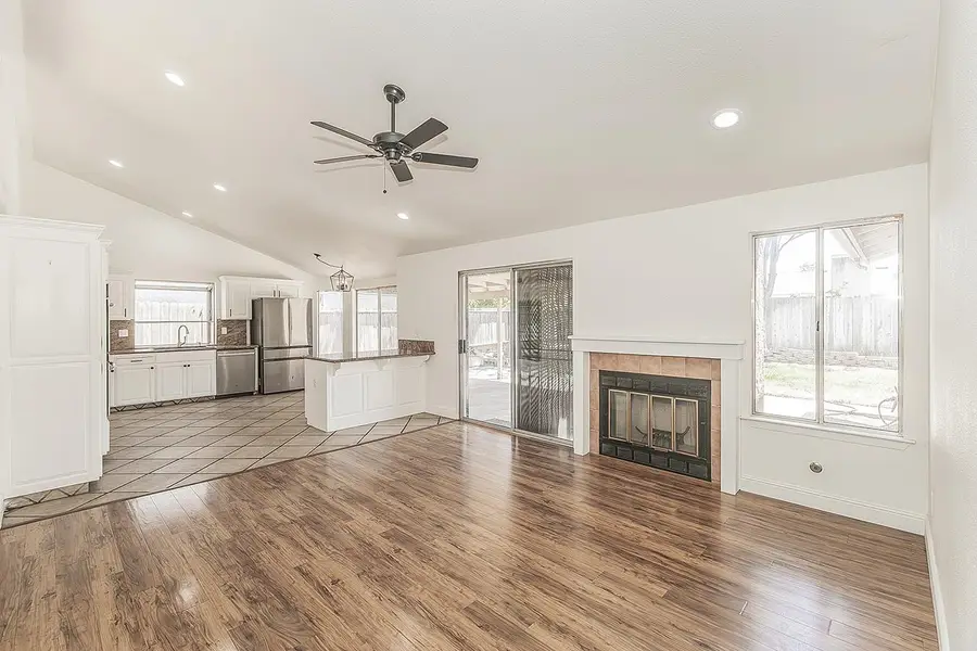 5193 W Hampton Way, Fresno, CA 93722 - #3