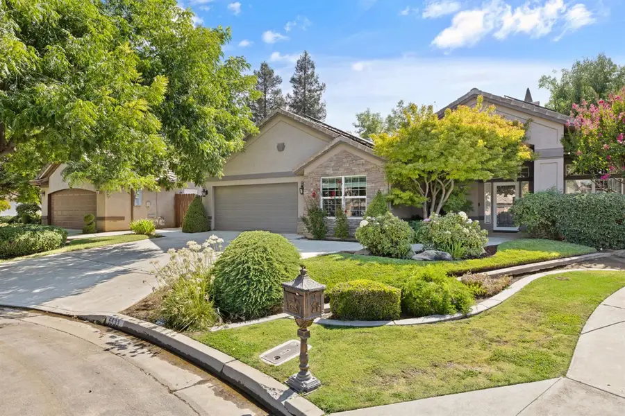 5533 W River Bottom Avenue, Fresno, CA 93722 - #2
