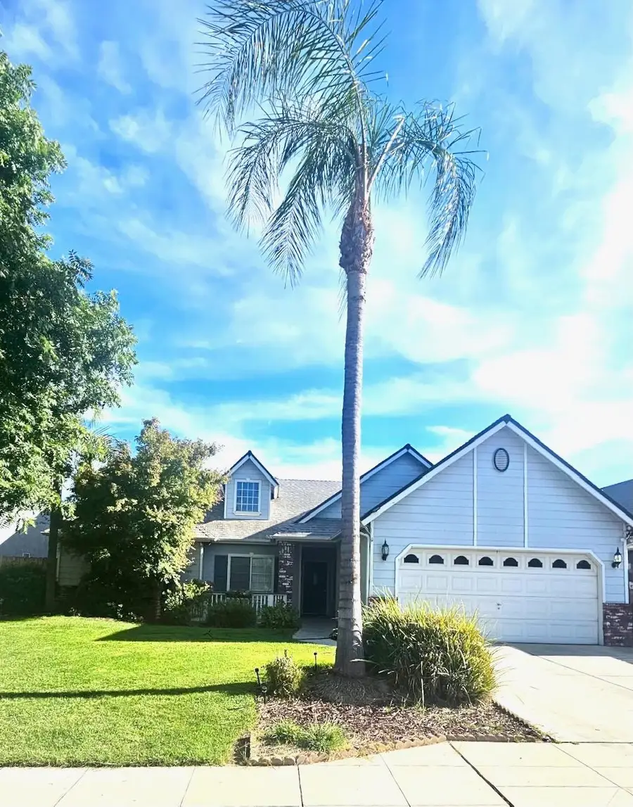 2559 E Fallbrook Avenue, Fresno, CA 93720 - #3
