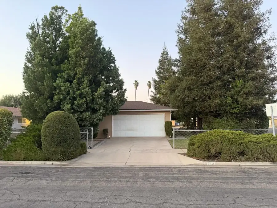 4045 N Millbrook Avenue, Fresno, CA 93726 - #2