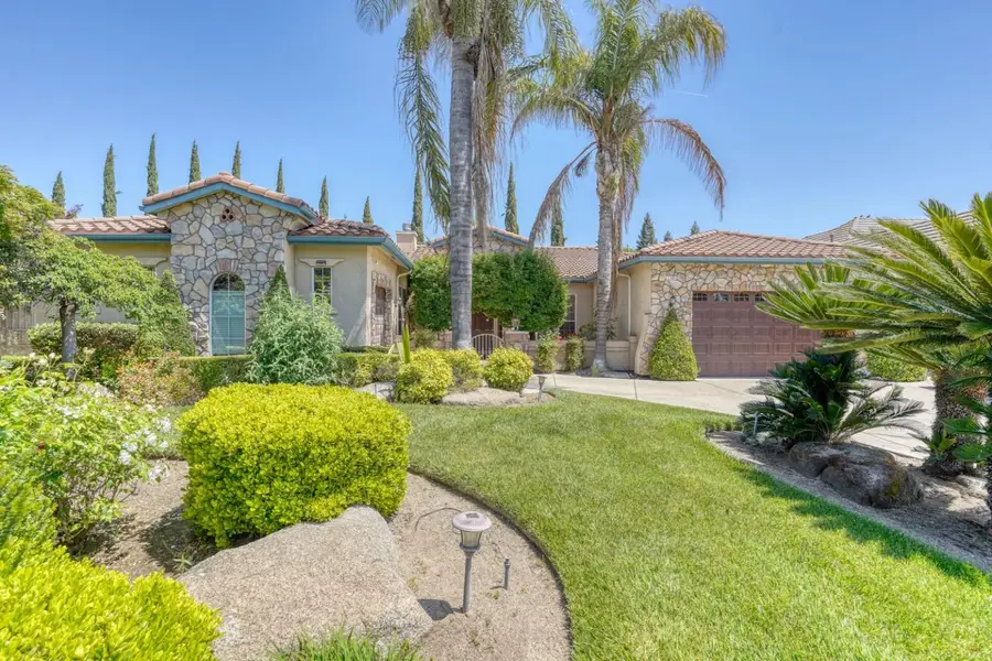 1165 N Fairfax Avenue, Clovis, CA 93611 - #2