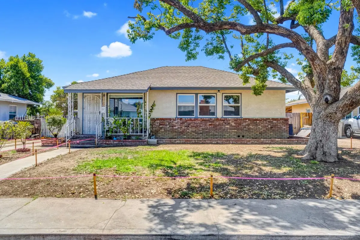 4002 Kenmore Drive N, Fresno, CA 93703 - #1