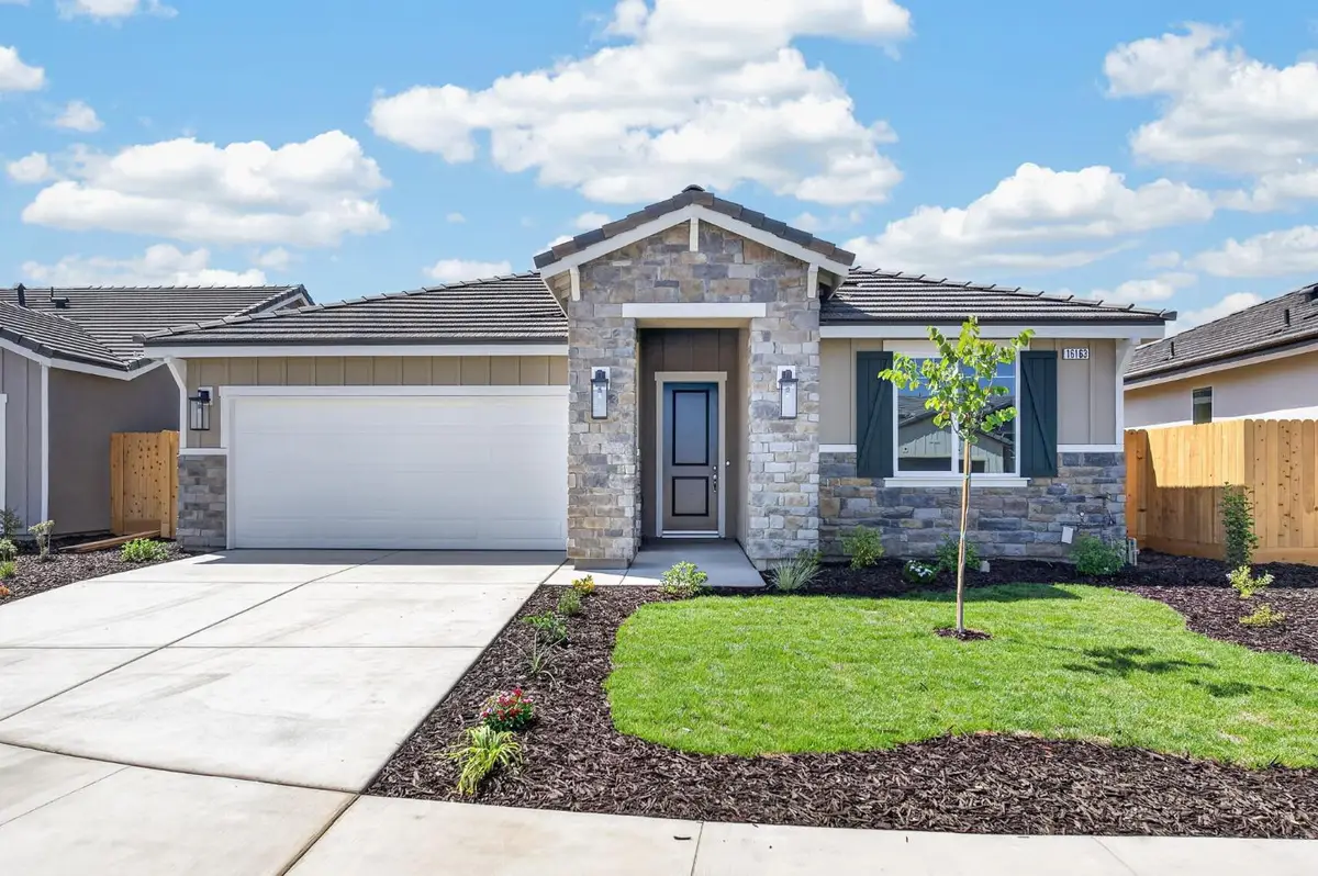 16163 W Sunset Ave, Kerman, CA 93630 - #1