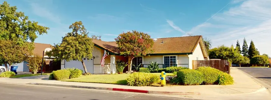 2460 Sample Avenue, Clovis, CA 93611 - #3